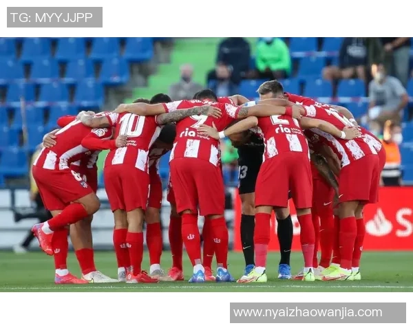 西甲激战：拜仁逆转多特蒙德红牌事件引发全场热议集锦回顾